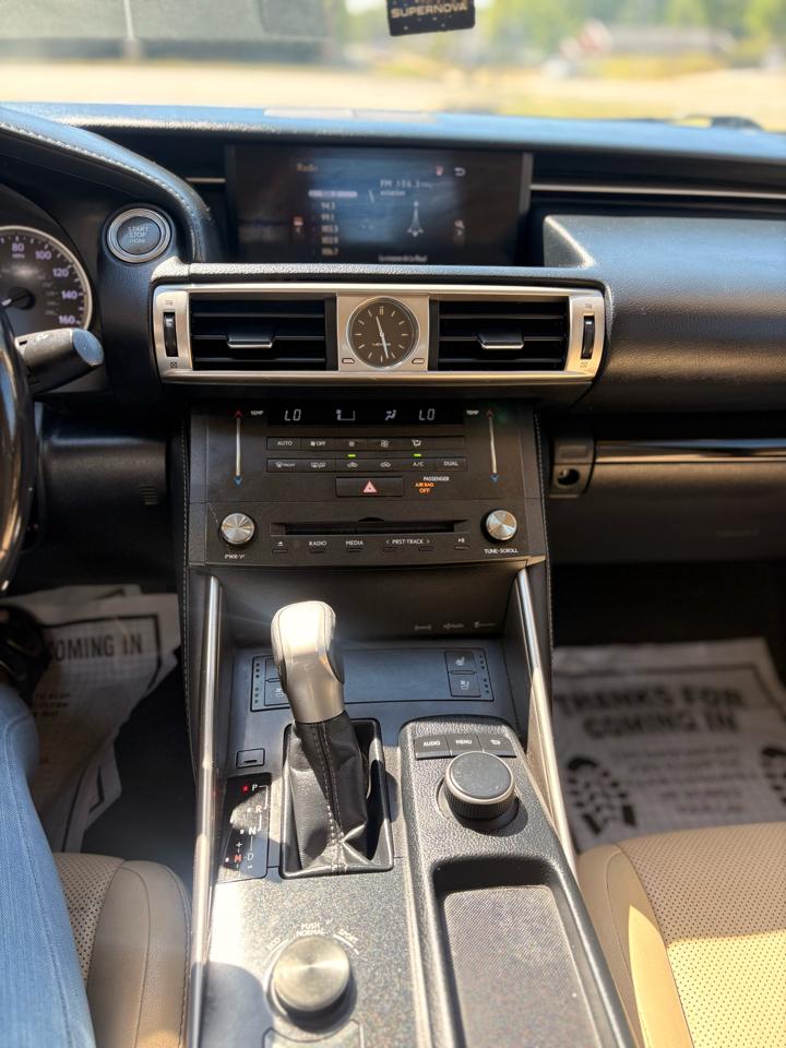 Lexus IS 300 AWD 2016