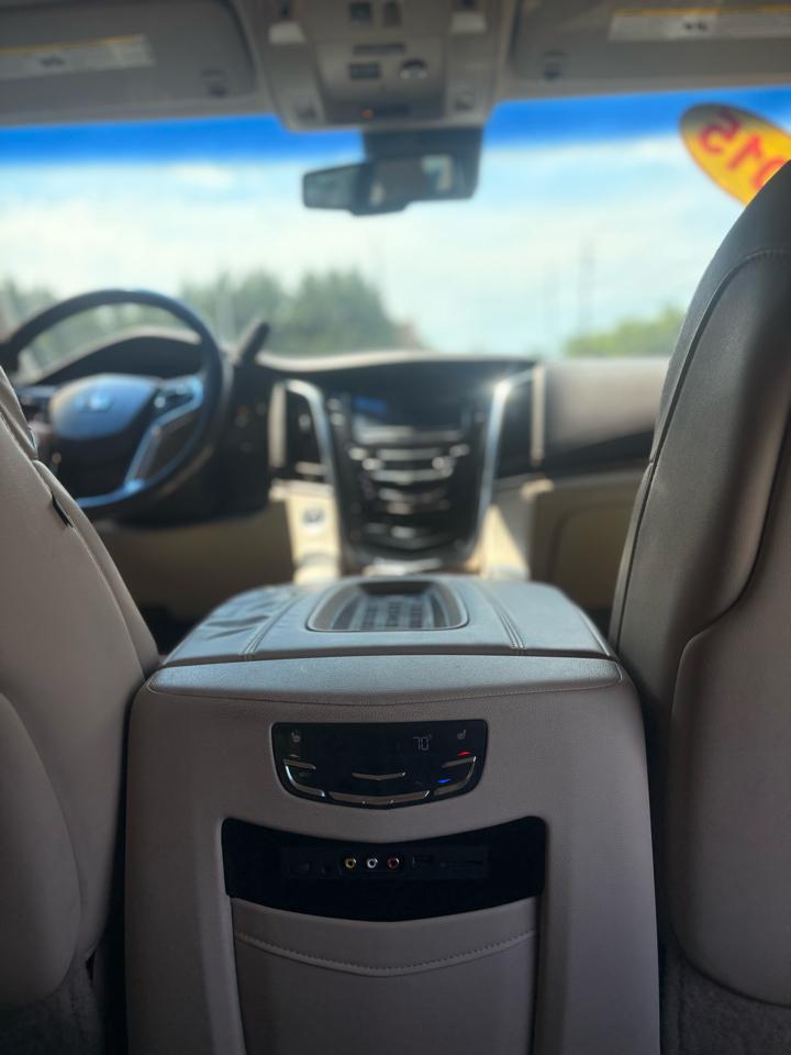 Cadillac Escalade ESV Luxury 4WD 2015