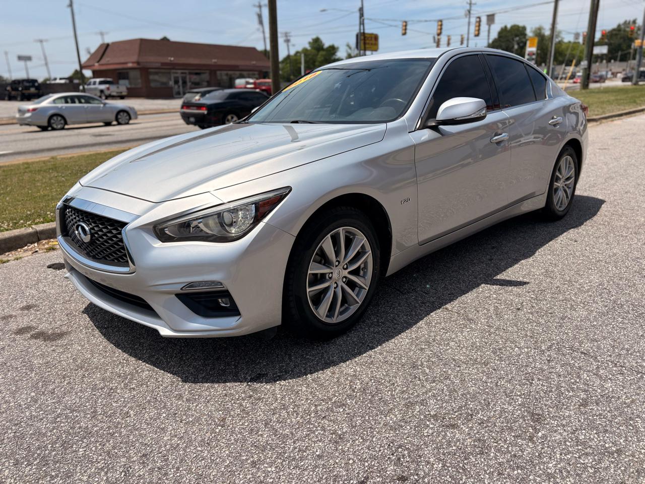 Infiniti Q50 2.0t LUXE 2018