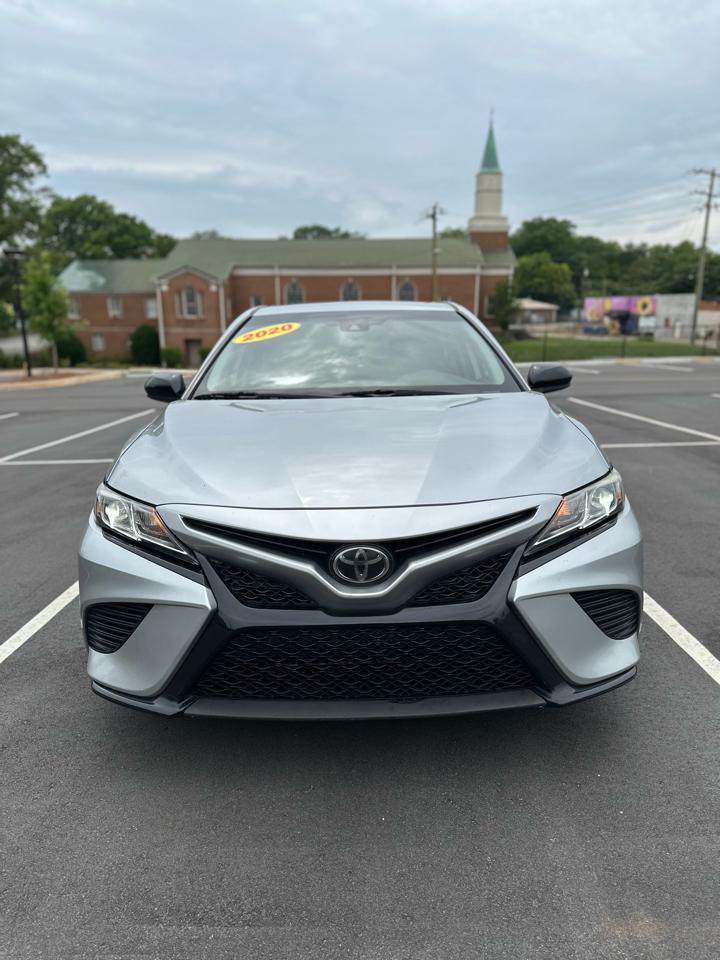 Toyota Camry SE 2020