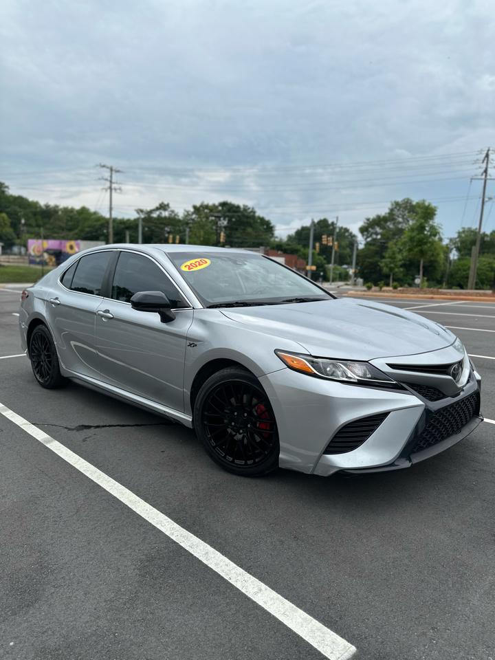 Toyota Camry SE 2020