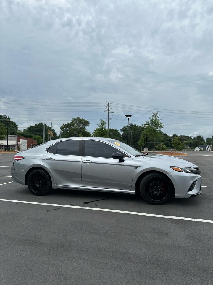 Toyota Camry SE 2020