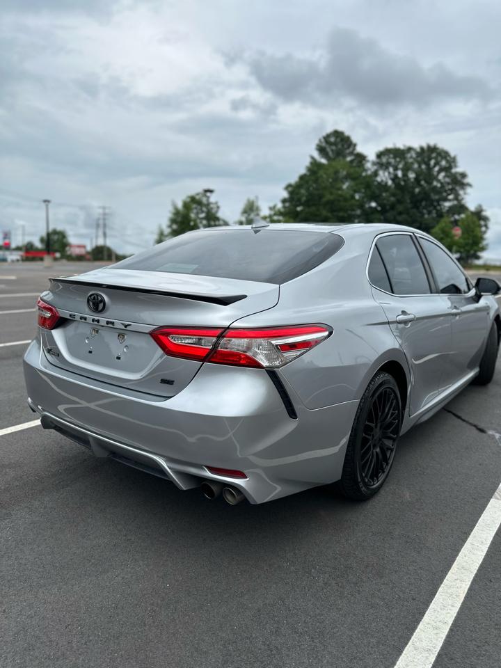 Toyota Camry SE 2020