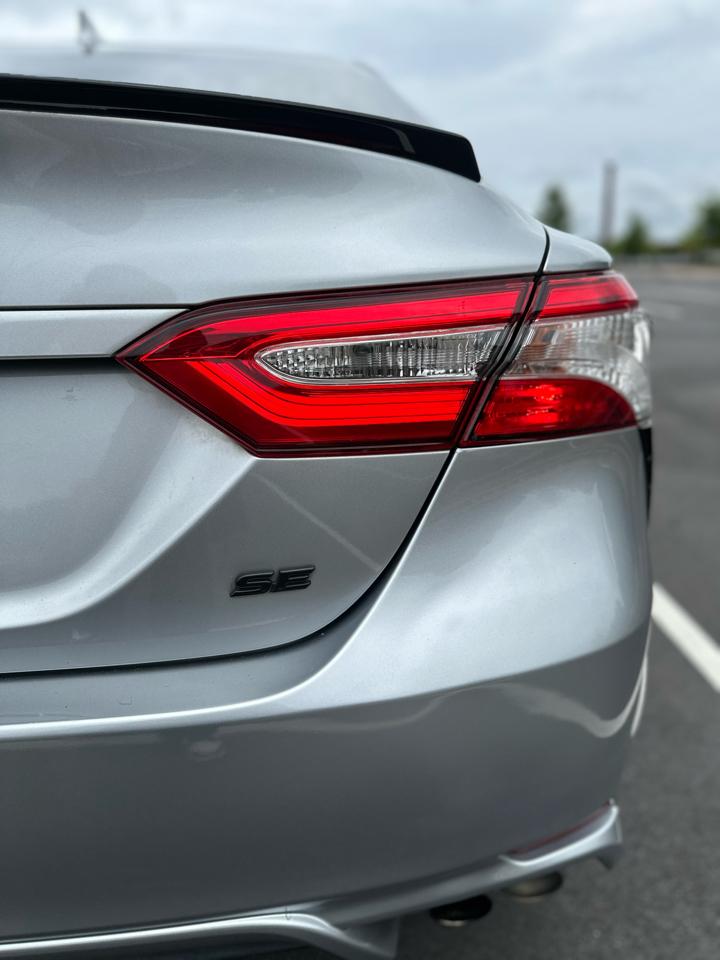 Toyota Camry SE 2020