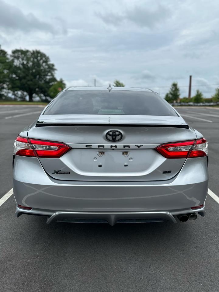 Toyota Camry SE 2020