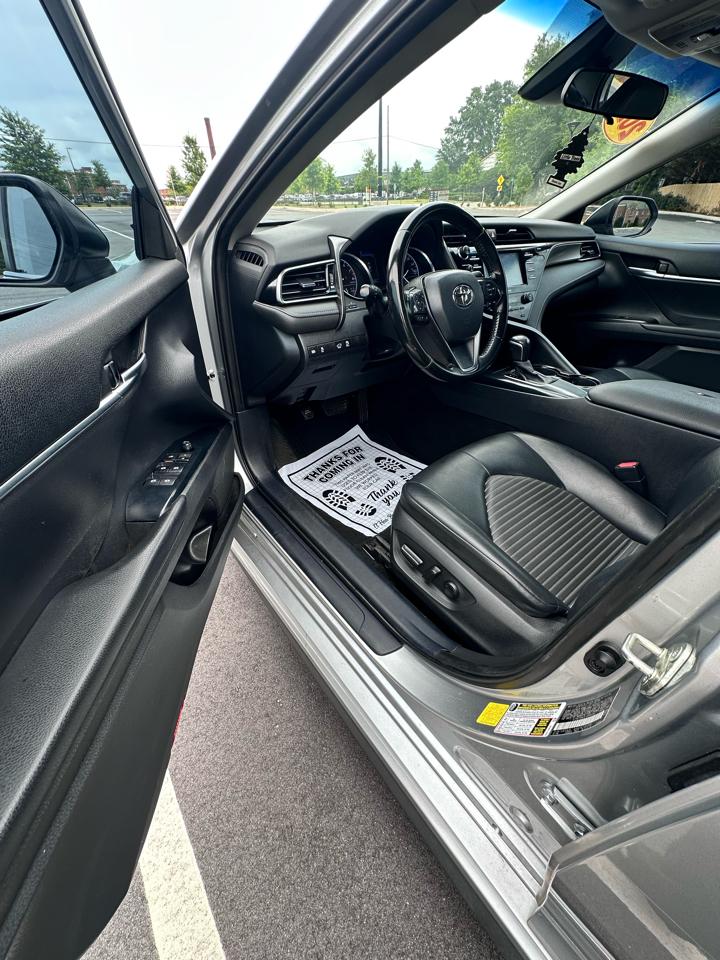 Toyota Camry SE 2020