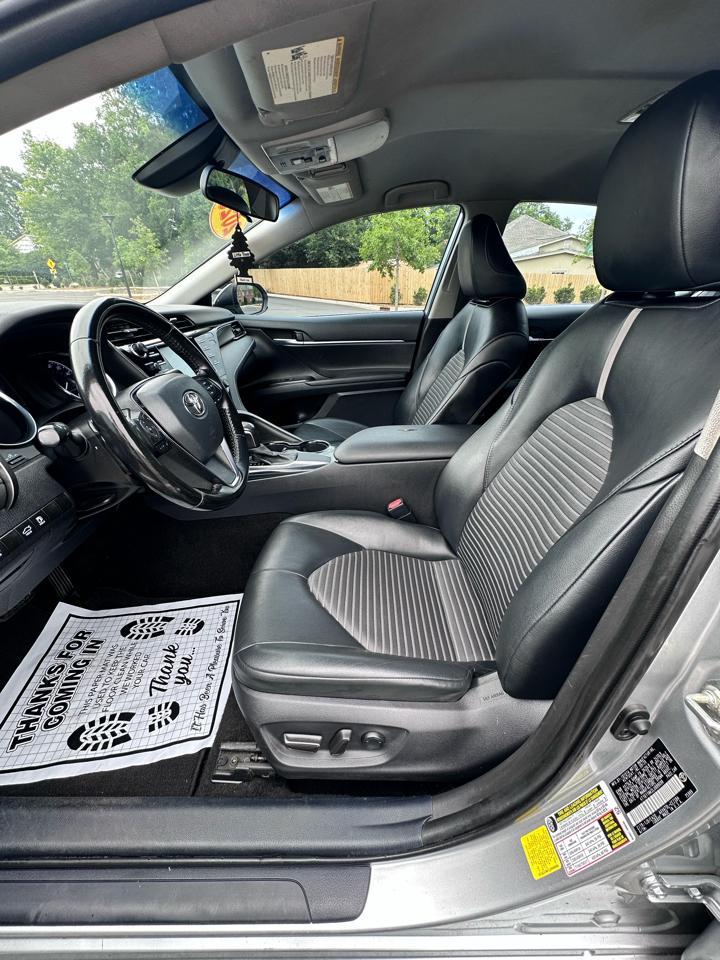 Toyota Camry SE 2020