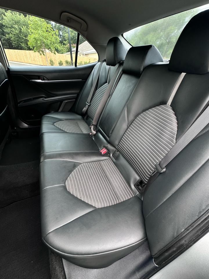 Toyota Camry SE 2020