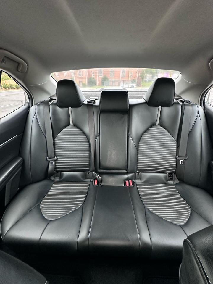 Toyota Camry SE 2020