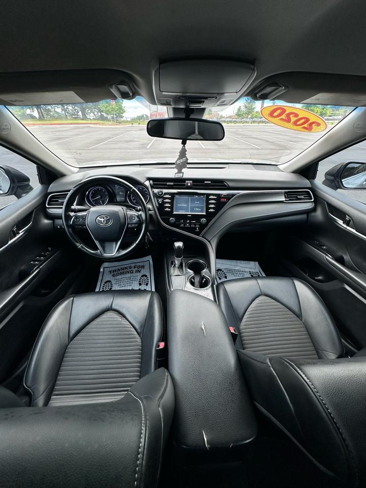 Toyota Camry SE 2020