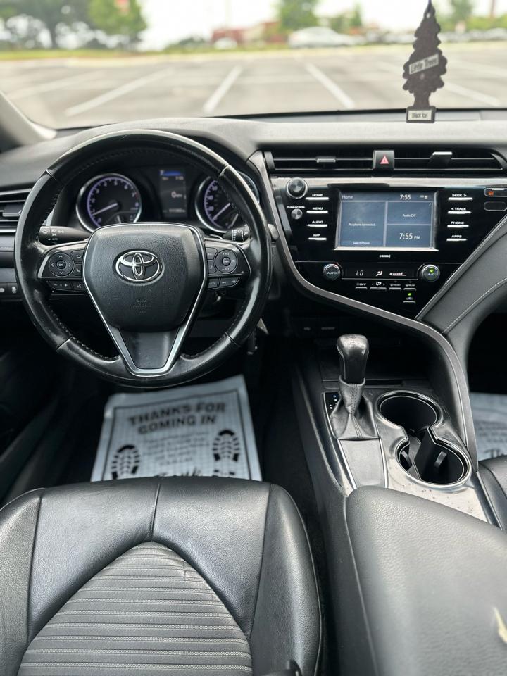 Toyota Camry SE 2020
