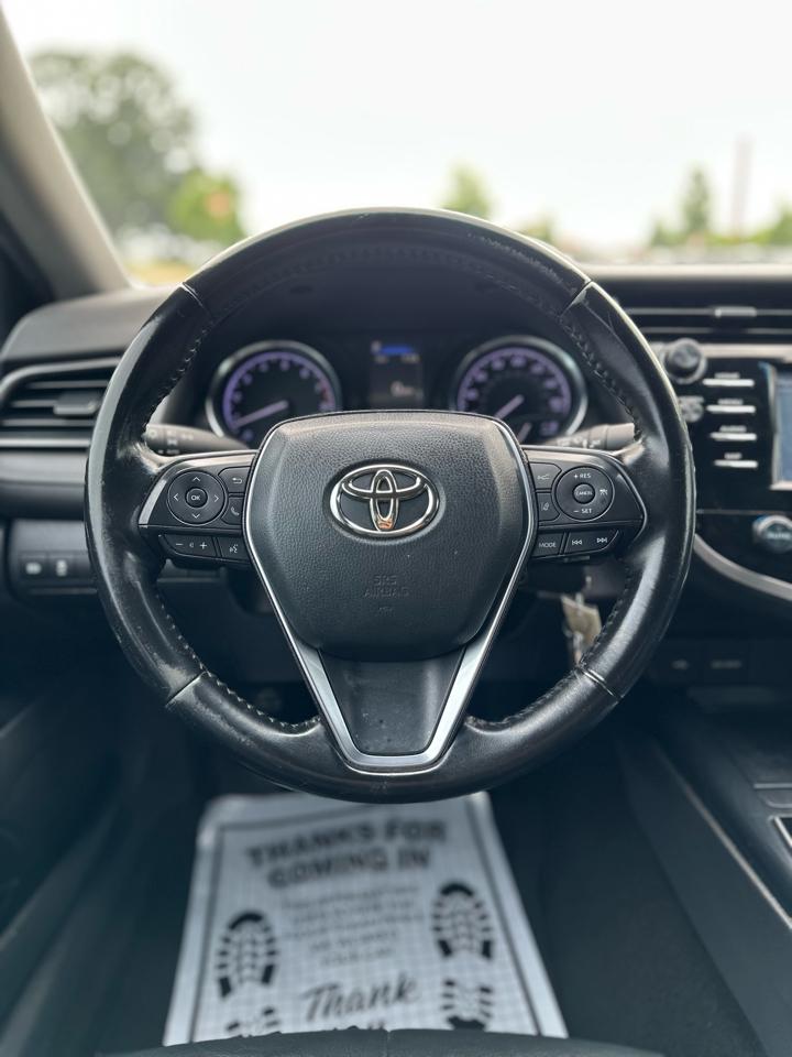 Toyota Camry SE 2020