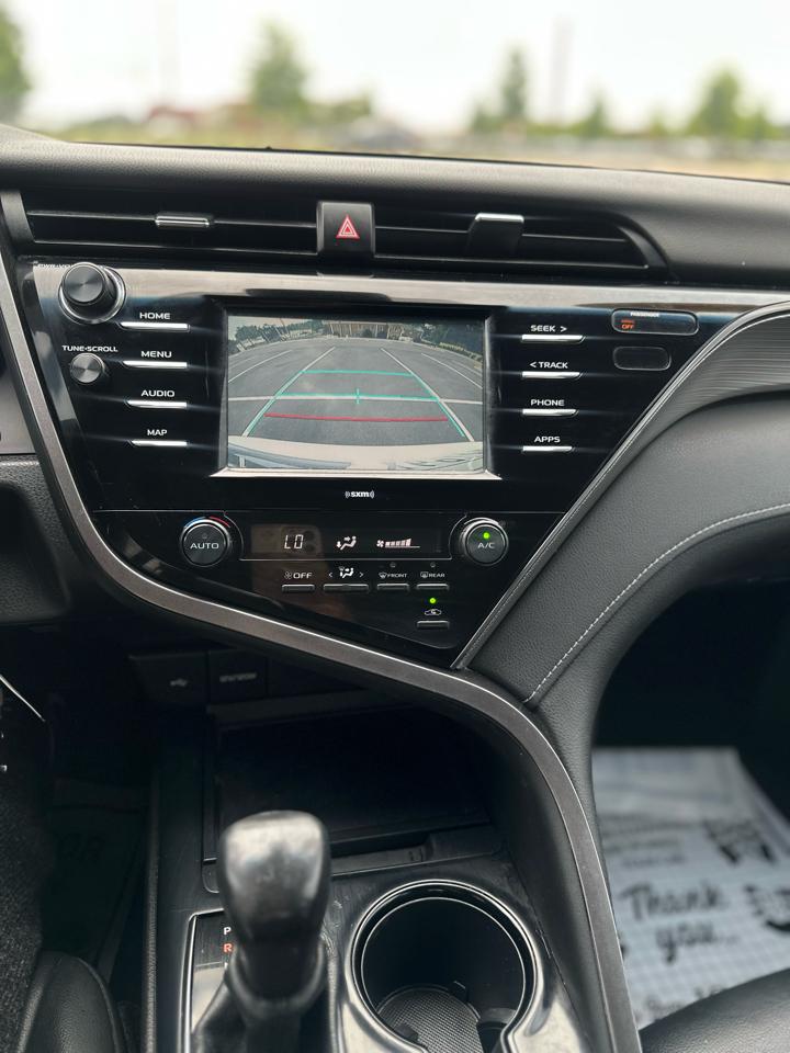 Toyota Camry SE 2020