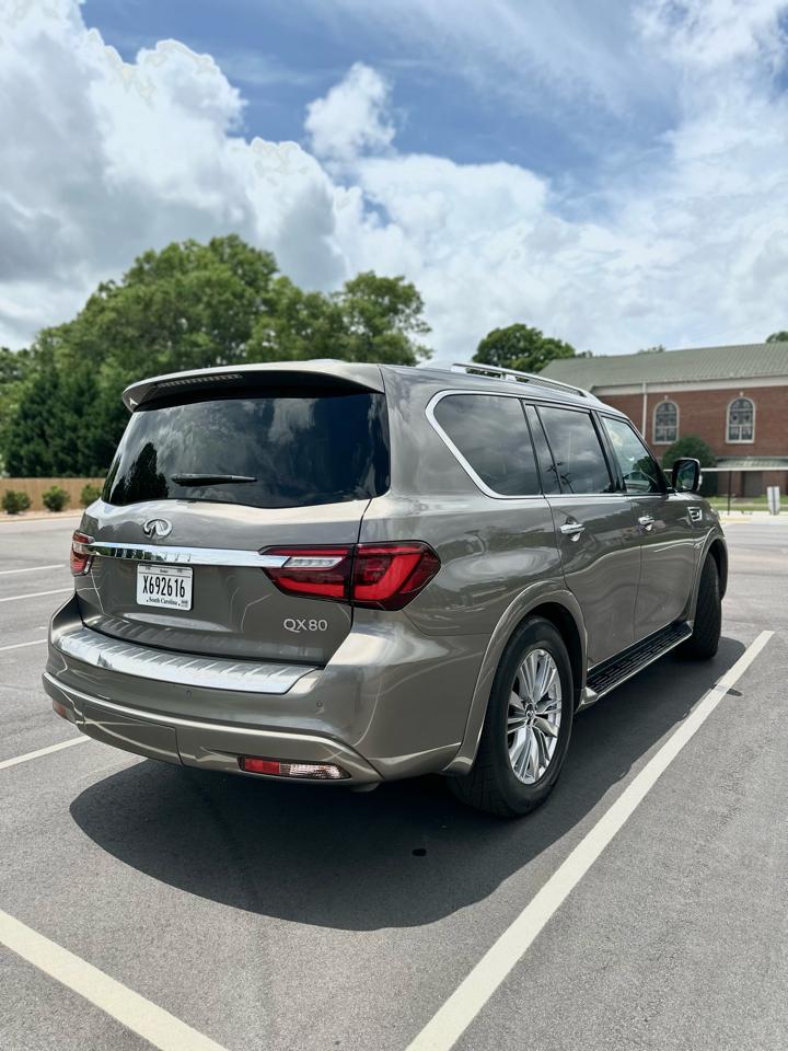 Infiniti QX80 LUXE 2019