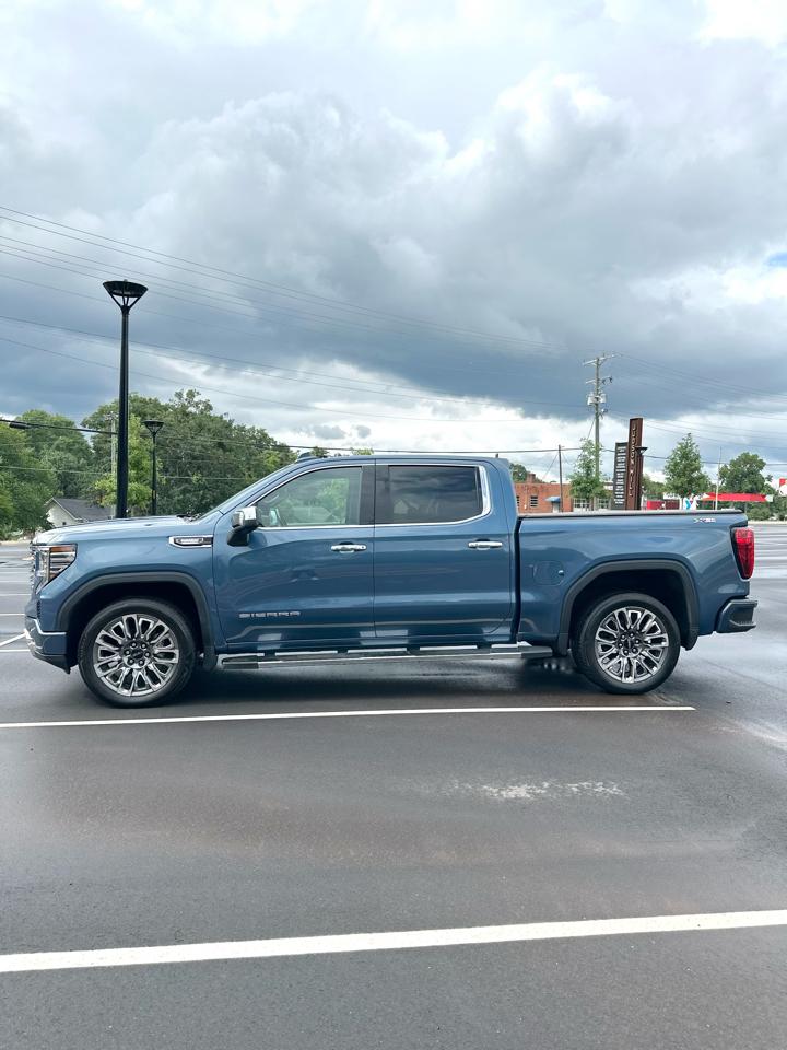 GMC Sierra 1500 SLT Crew Cab 4WD 2024