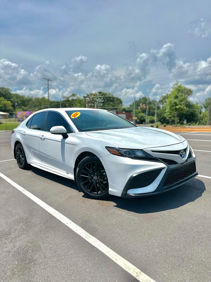 Toyota Camry SE 2021