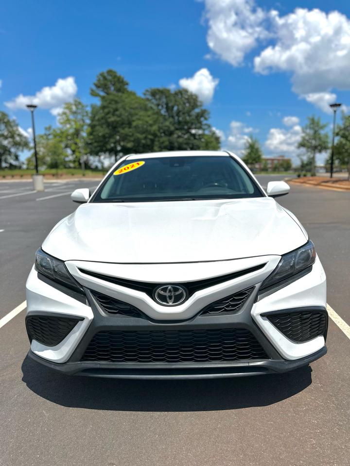Toyota Camry SE 2021