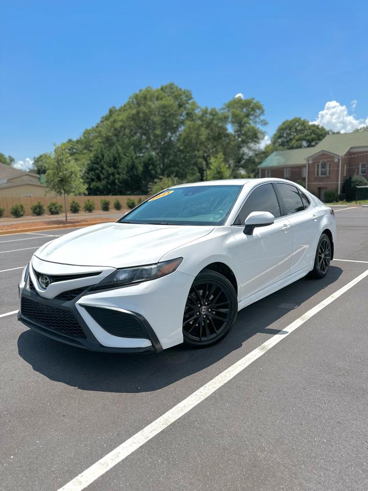 Toyota Camry SE 2021