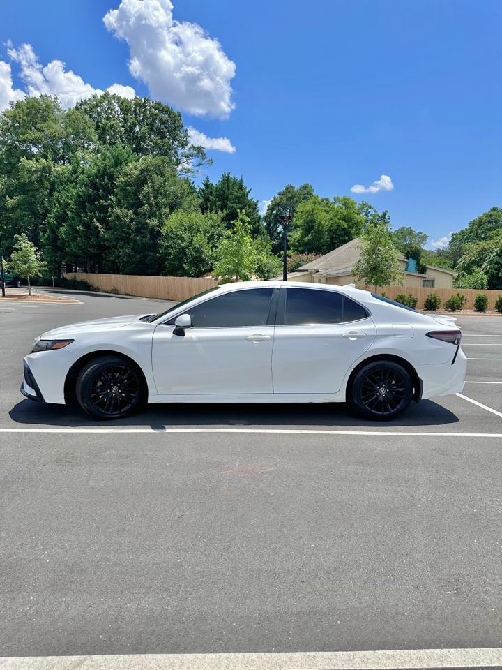 Toyota Camry SE 2021