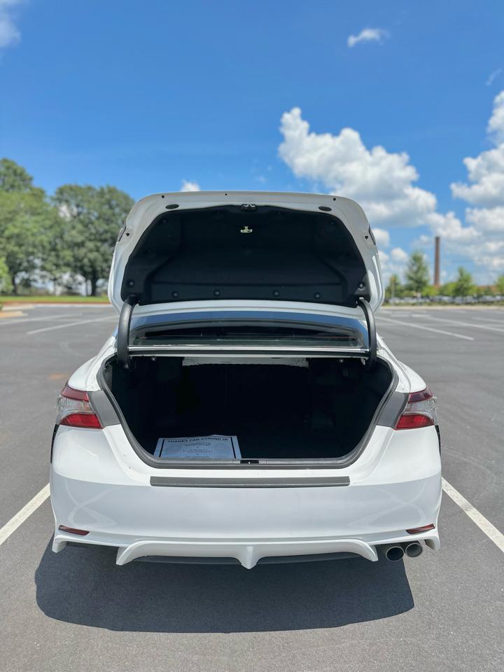 Toyota Camry SE 2021