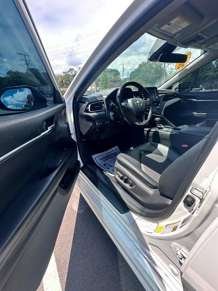 Toyota Camry SE 2021