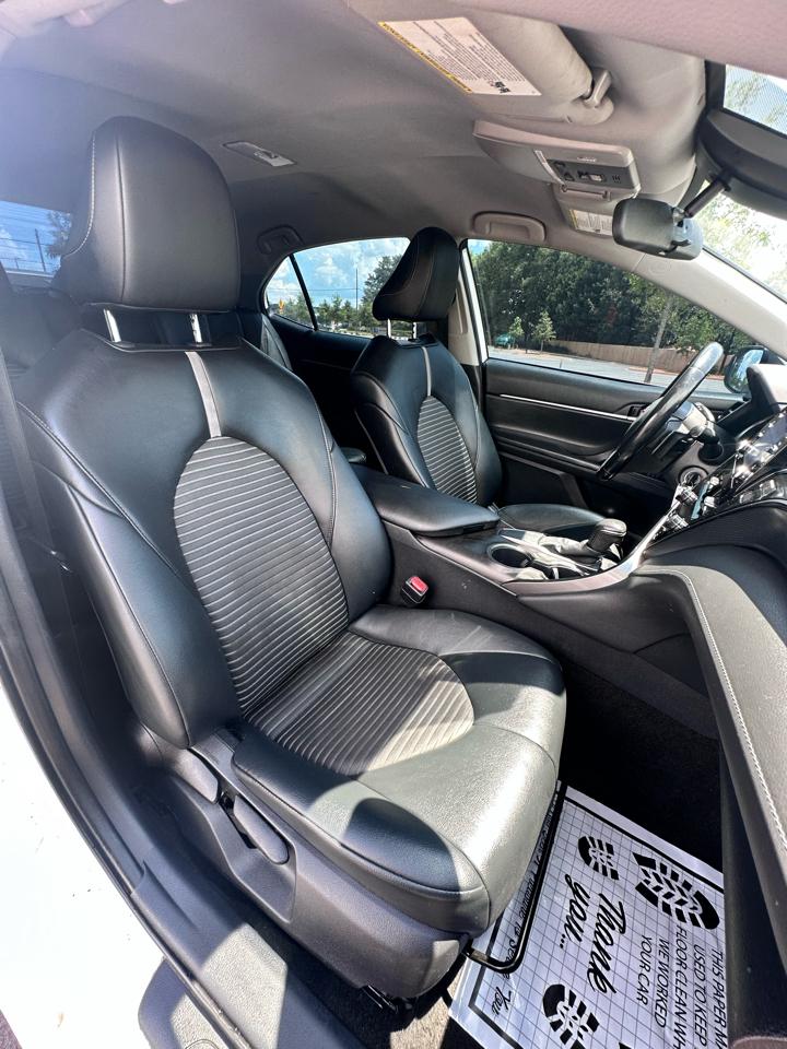 Toyota Camry SE 2021