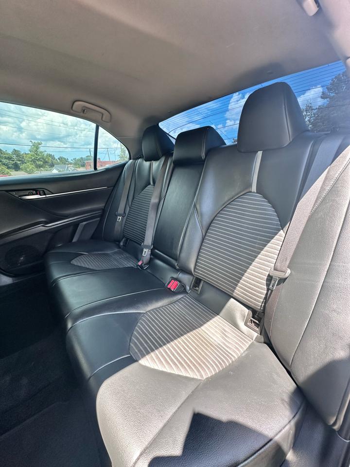 Toyota Camry SE 2021