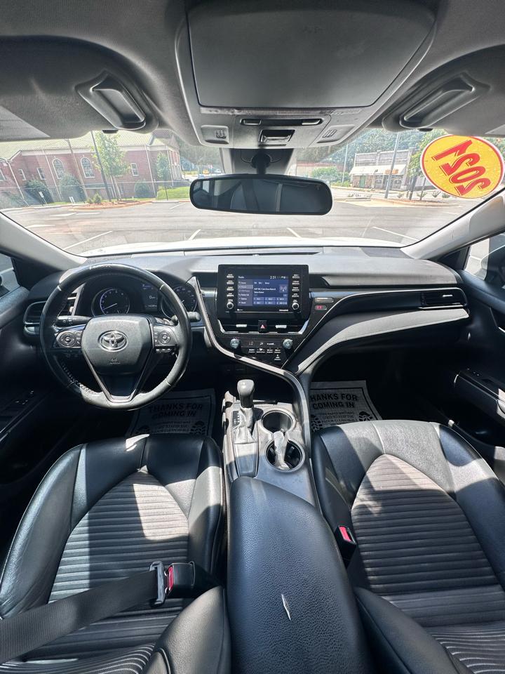 Toyota Camry SE 2021
