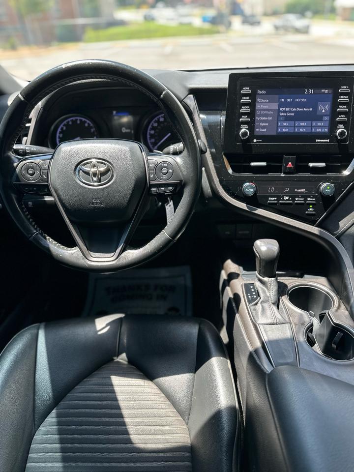 Toyota Camry SE 2021