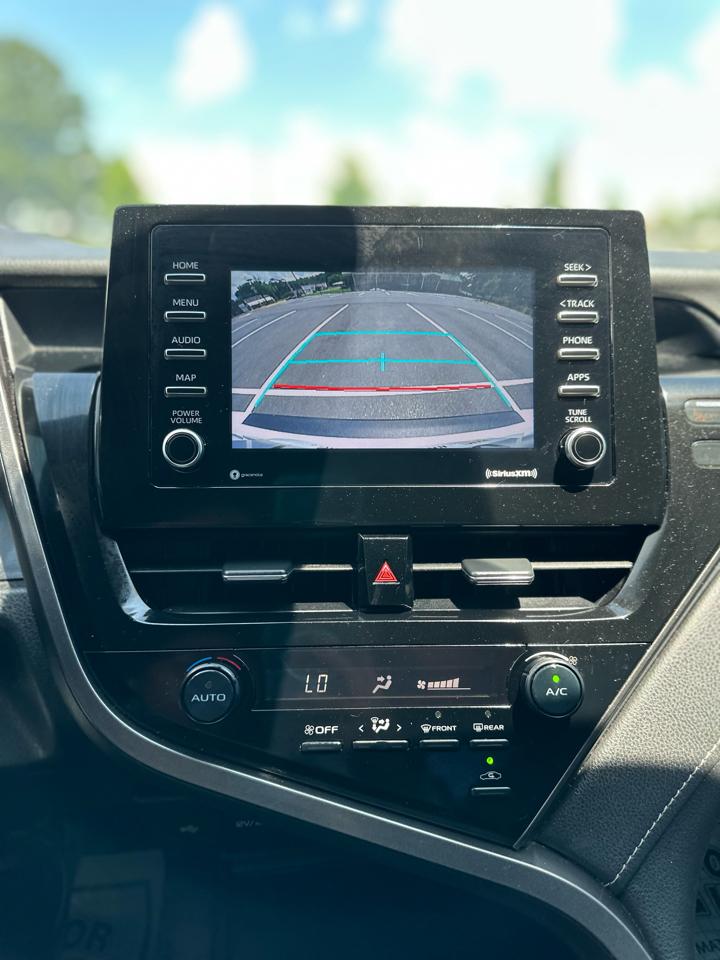 Toyota Camry SE 2021