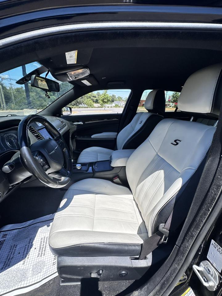 Chrysler 300 S V6 RWD 2021
