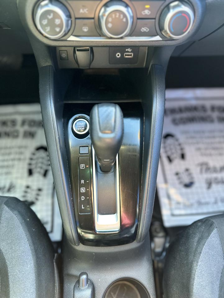 Nissan Versa SV 2025