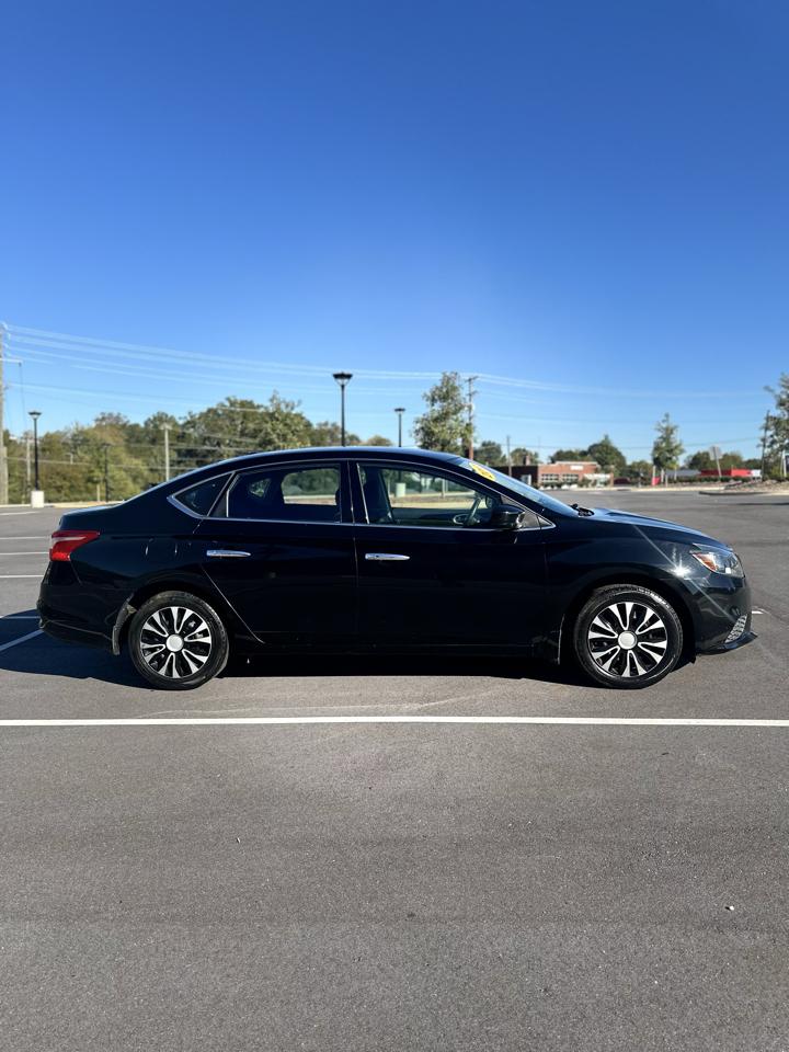 Nissan Sentra S 6MT 2017