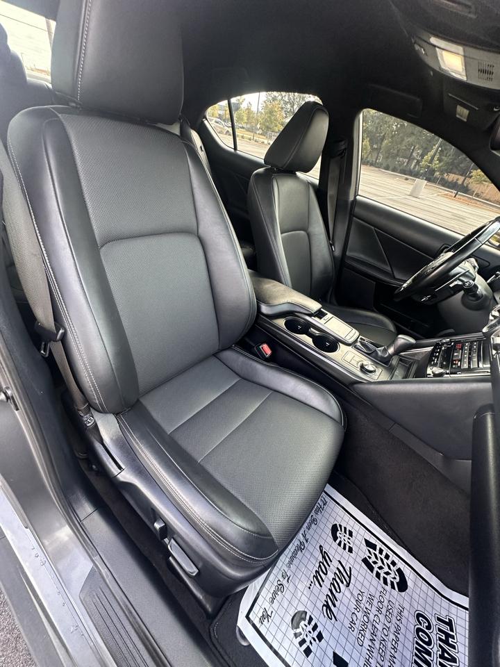 Lexus IS 300 RWD 2021