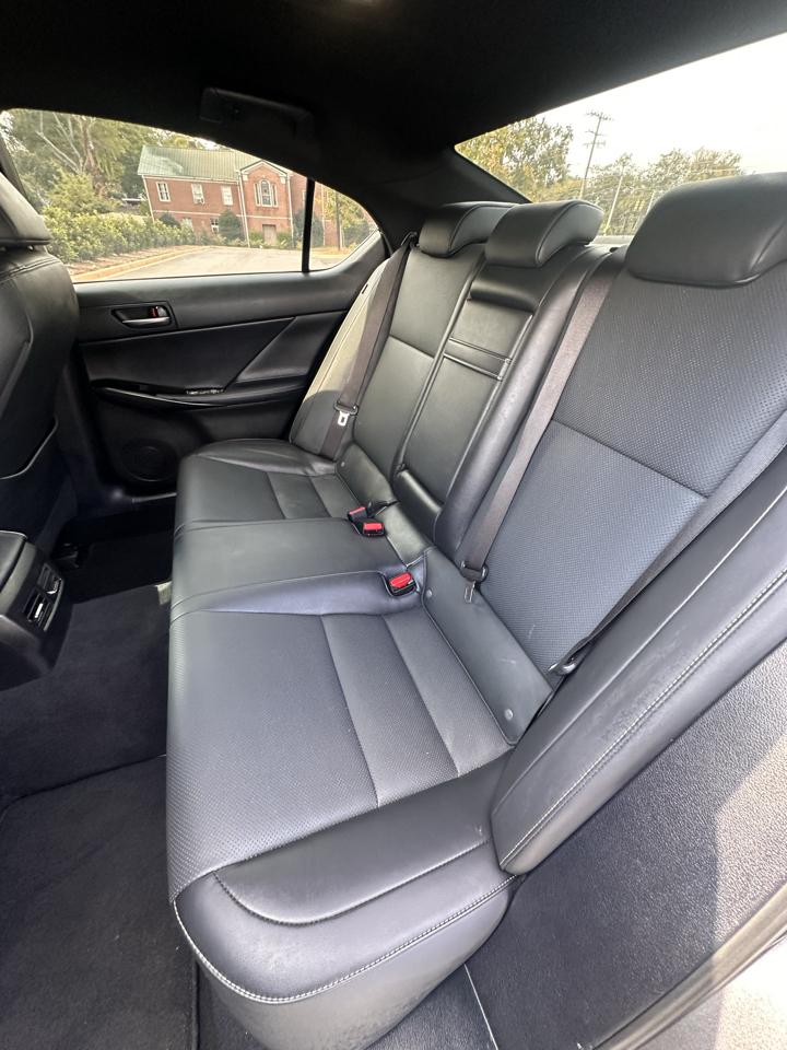 Lexus IS 300 RWD 2021