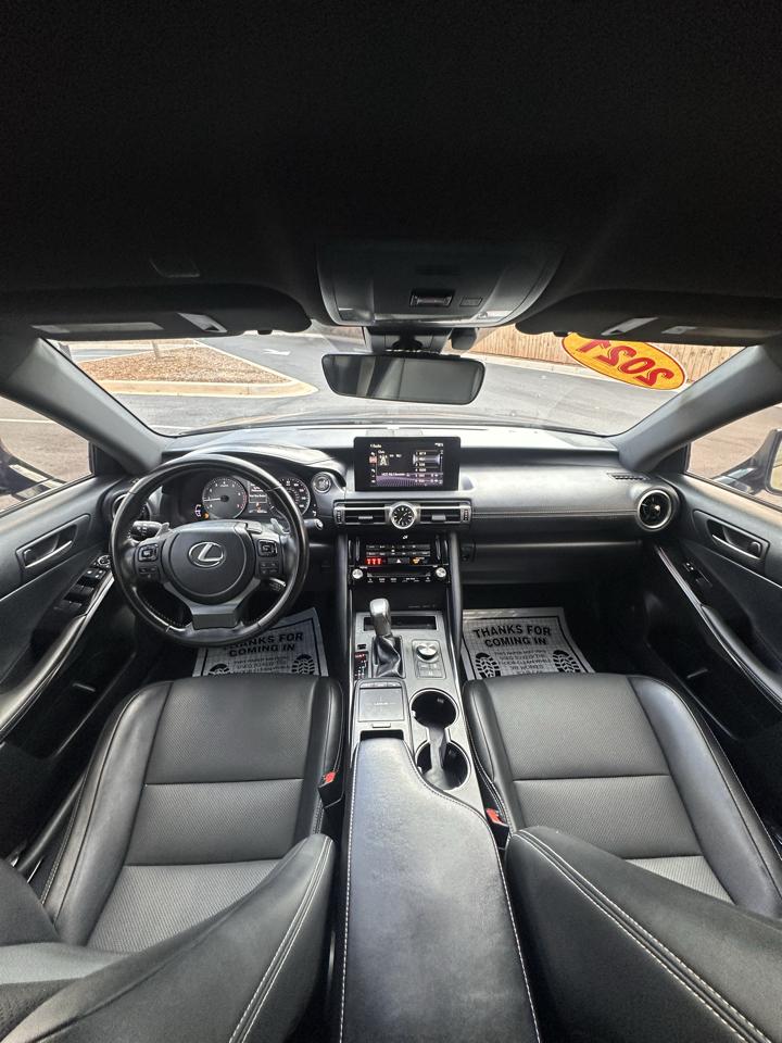 Lexus IS 300 RWD 2021