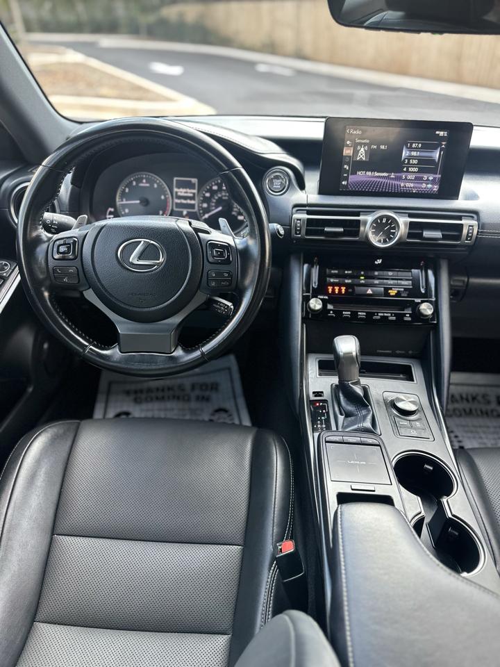 Lexus IS 300 RWD 2021