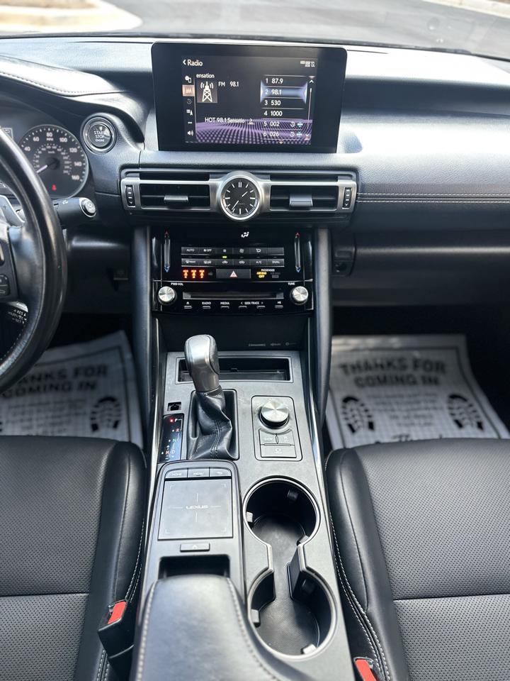 Lexus IS 300 RWD 2021