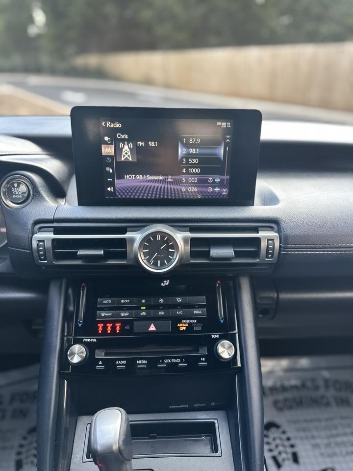 Lexus IS 300 RWD 2021