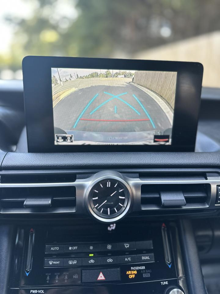 Lexus IS 300 RWD 2021