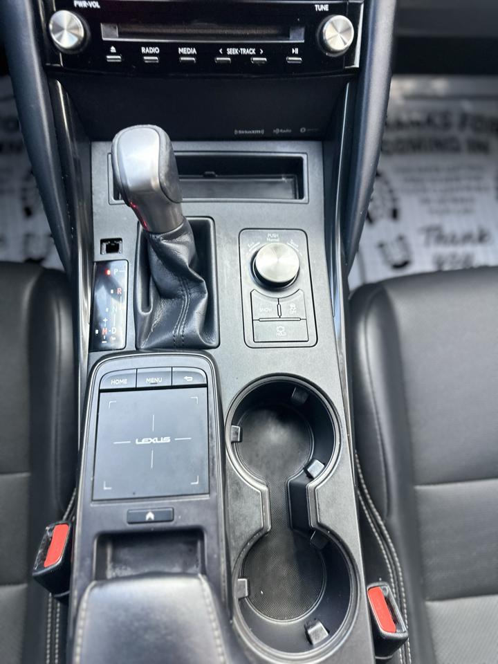 Lexus IS 300 RWD 2021
