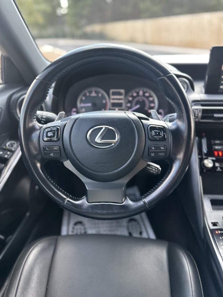 Lexus IS 300 RWD 2021
