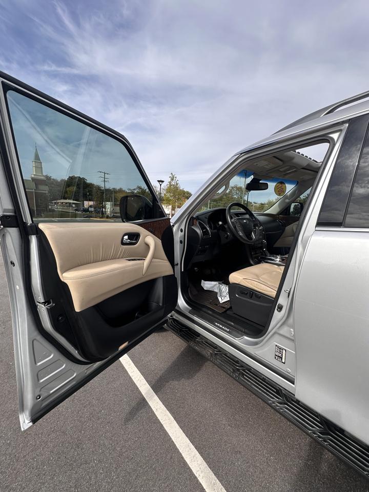 Nissan Armada Platinum AWD 2017