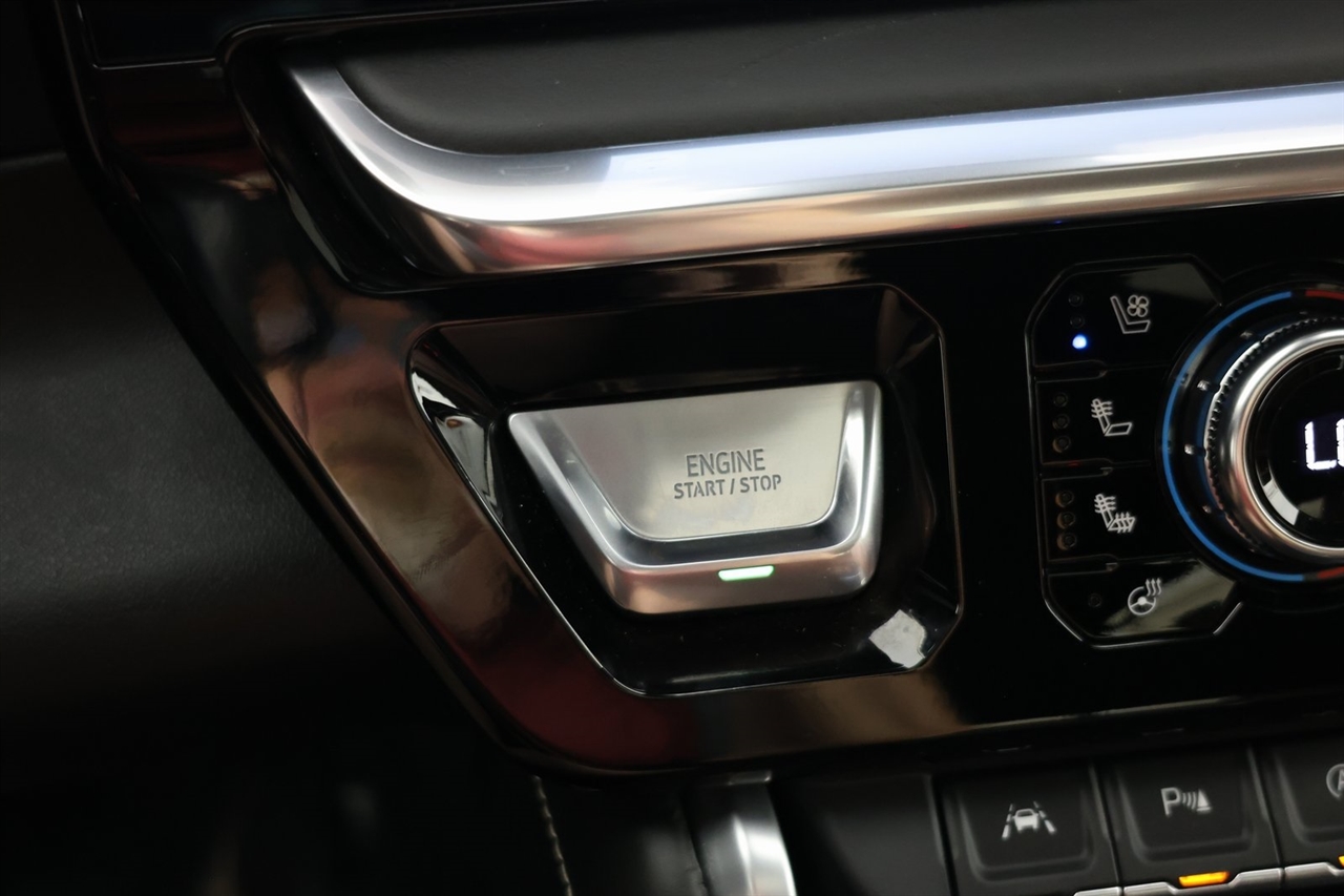 GMC Sierra 1500 Denali Ultimate Crew Cab 4WD 2023