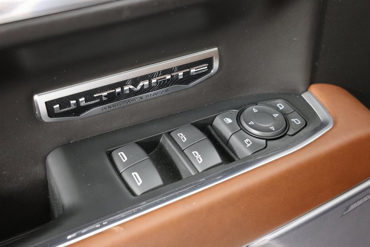 GMC Sierra 1500 Denali Ultimate Crew Cab 4WD 2023