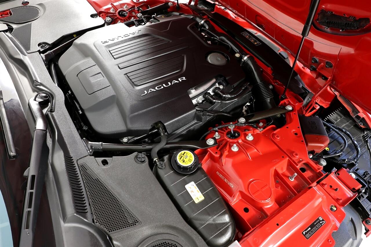 Jaguar F-Type P450 R-Dynamic Coupe AWD 2022