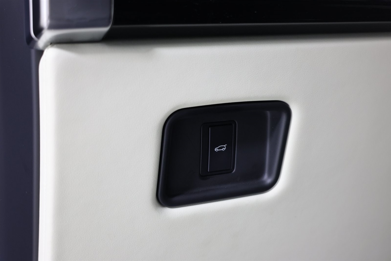 Land Rover New Range Rover SE 2023