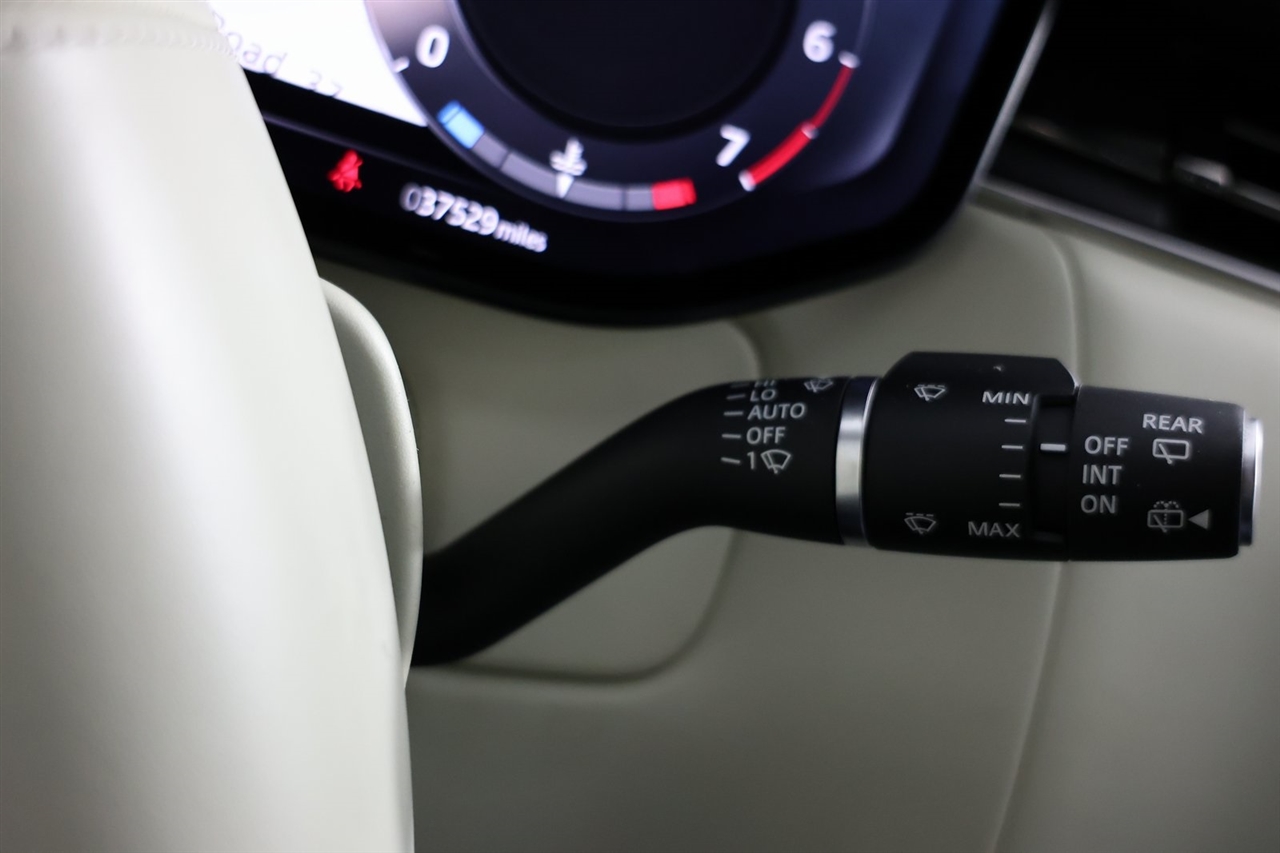 Land Rover New Range Rover SE 2023