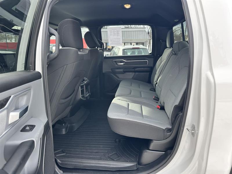 RAM 1500 Big Horn Crew Cab SWB 4WD 2022