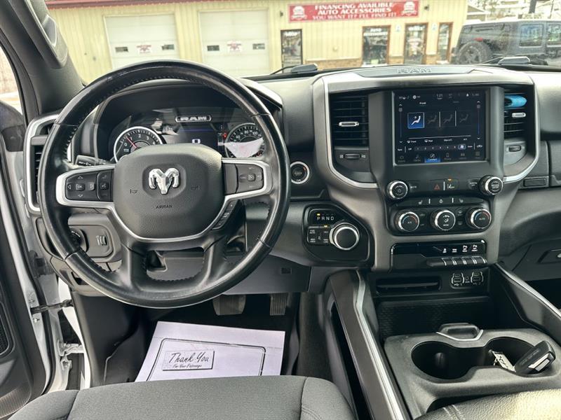 RAM 1500 Big Horn Crew Cab SWB 4WD 2022